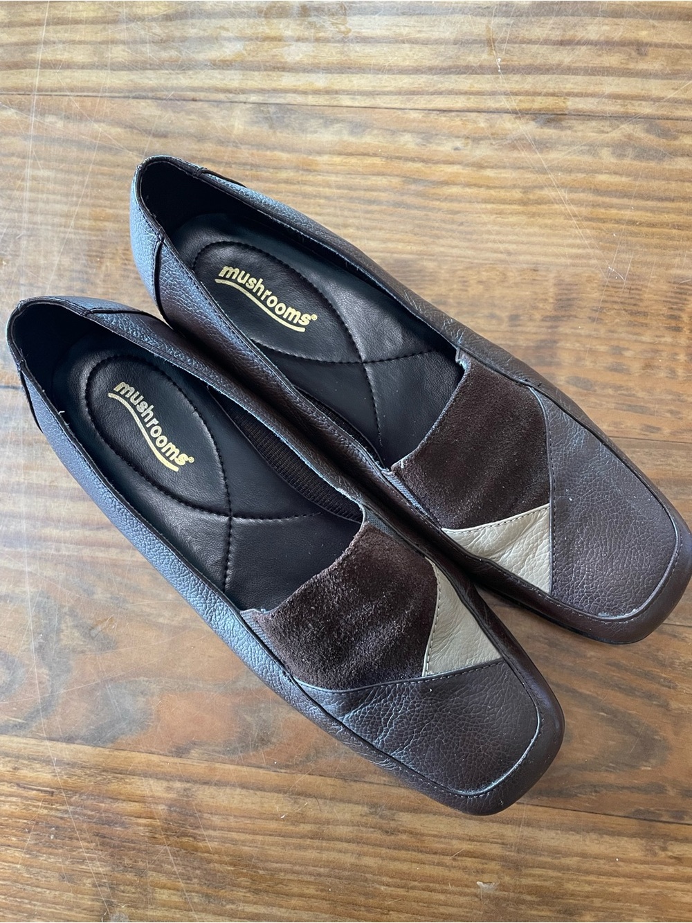 Mushrooms Brown Leather Slip-On Loafers, Women’s Size 8 casual comfy classic